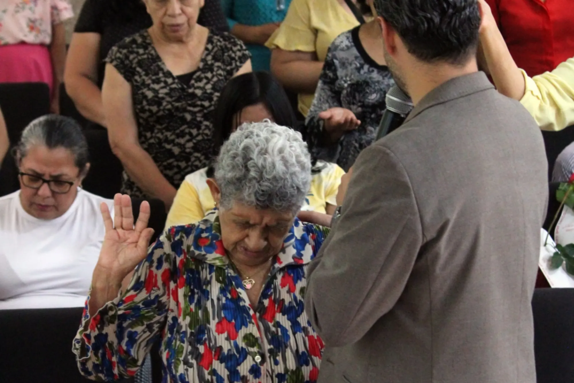 Acompañamiento pastoral durante una reunión de Rey de Reyes